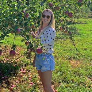 Meet your Posher, Alexis